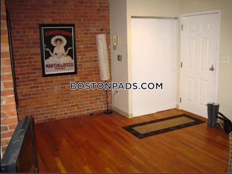 2nd image of 79 Gainsborough St #3
