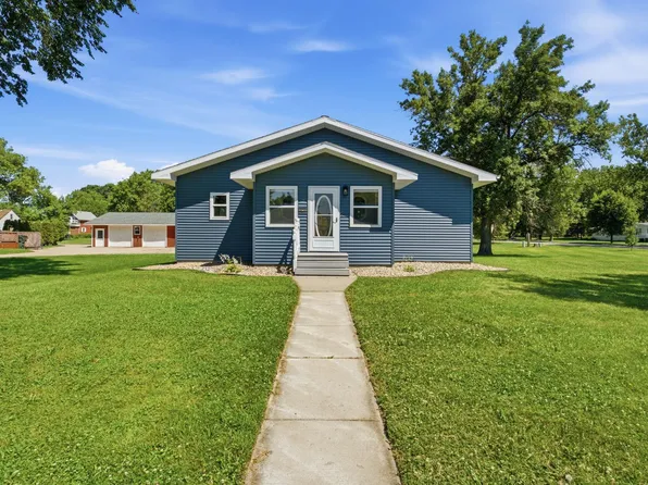 604 E Walnut Ave, Olivia, MN 56277