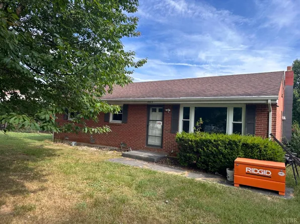 3012 SW Sleepy Ridge Dr, Bedford, VA 24523