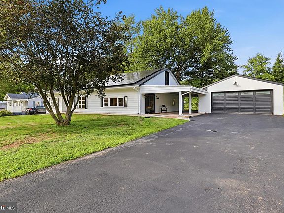 4th image of 4221 Conewago Rd