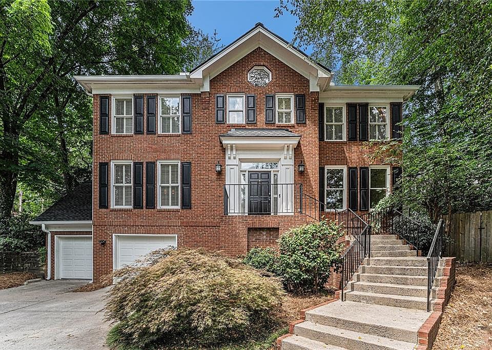 1st image of 610 Greystone Park NE