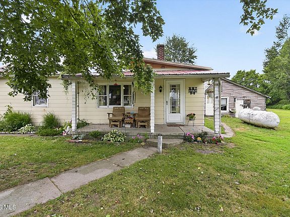 4th image of 7417 Scott St