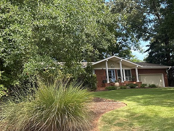 3rd image of 635 Forest Rd