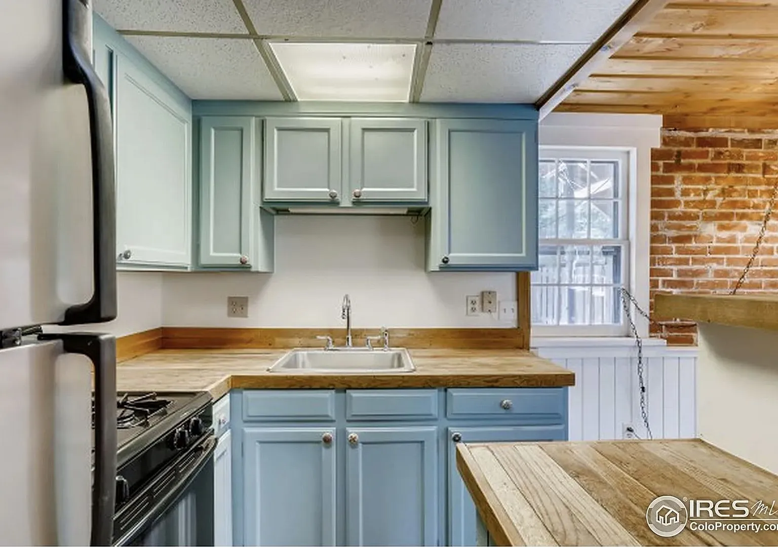 Charming Historic Carriage Home Steps from Pearl Street - Boulder Living at Its Finest! — Photo 2