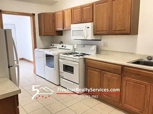 3rd image of 3926 N Ashland Ave #2R
