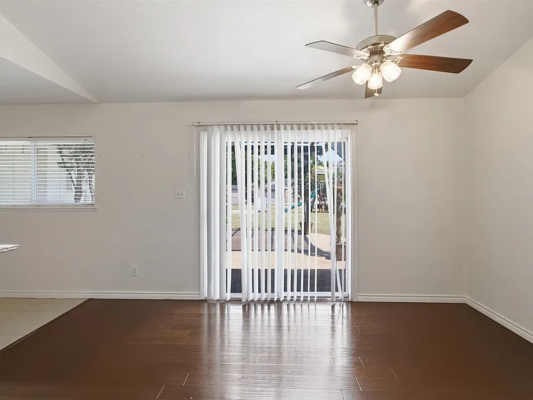 3709 Yaupon Dr — Photo 7