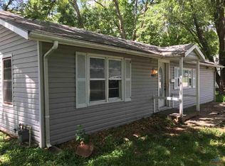 907 S Washington St, Clinton, MO 64735