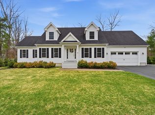 44 Bacon St, Pepperell, MA 01463