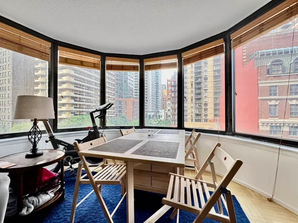 330 East 38th Street 5F image 3 of 11