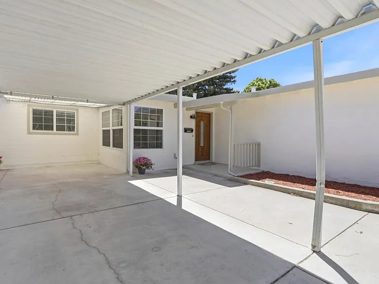 421 Burgoyne St — Photo 31