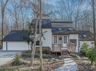 116 Canterbury Ln, Matthews, NC 28104