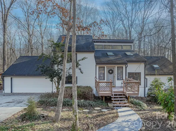 116 Canterbury Ln, Matthews, NC 28104