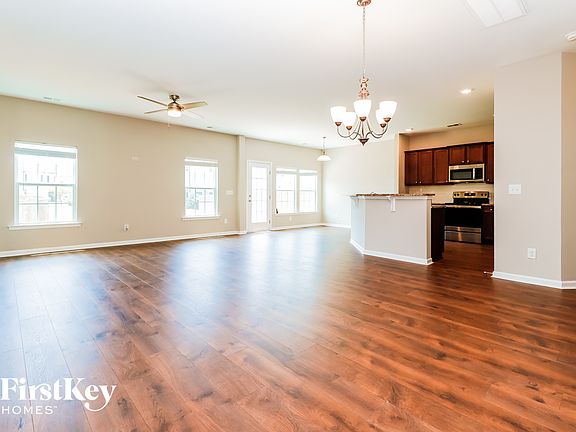3rd image of 343 Bradley Bend Dr