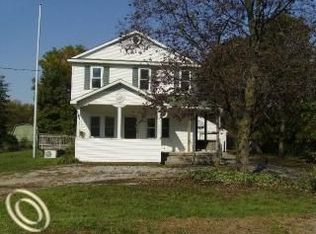 5490 Tubbs Rd, Waterford, MI 48327