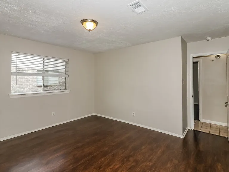 20250 Telegraph Square Ln — Photo 13