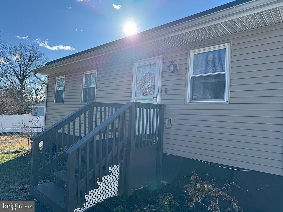 1st image of 1031 Shoreland Dr