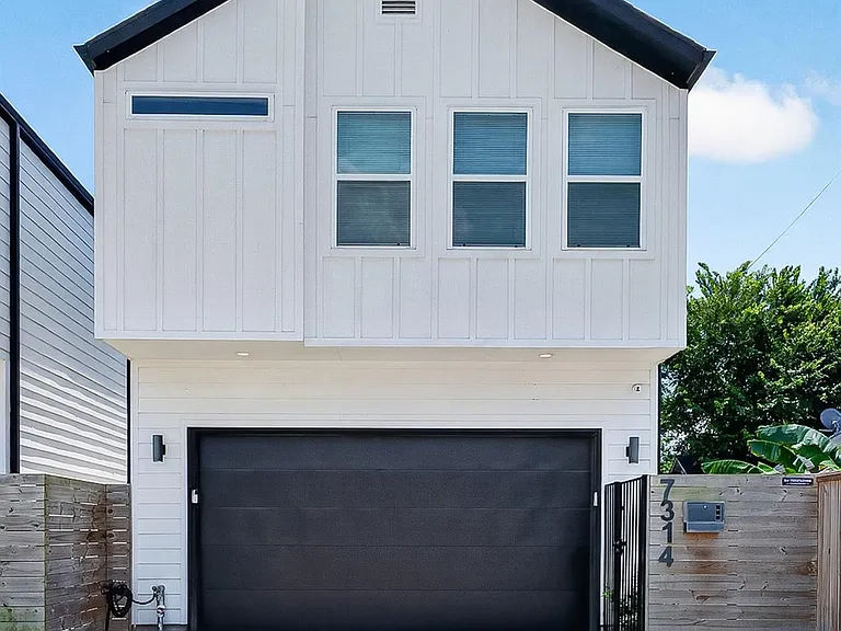7314 Avenue L — Photo 1