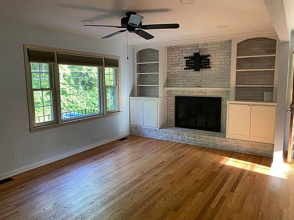 3rd image of 1526 Landsdowne Dr