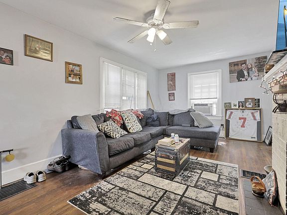 5th image of 224 W Church St