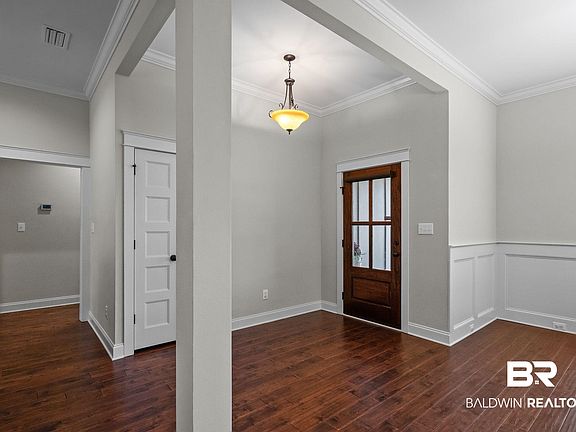 5th image of 10054 Landsdown Dr
