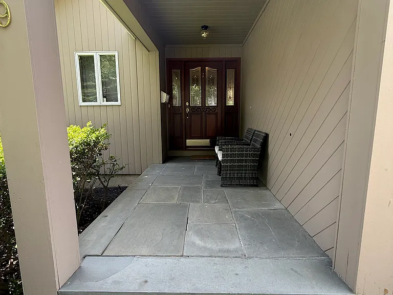 9 Linden Pl — Photo 3