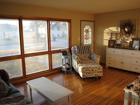 1630 living room2