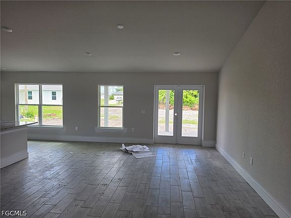 4th image of 239 NW 25th Pl