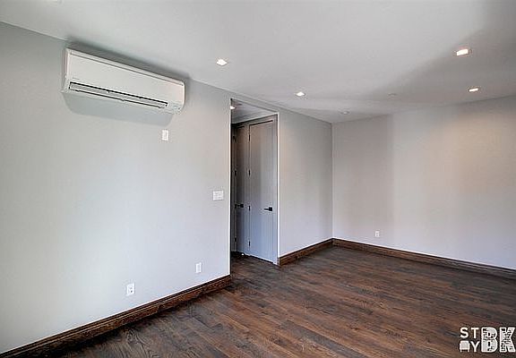 5th image of 599 Myrtle Ave #3L