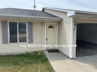 208 4th St NW, Altoona, IA 50009