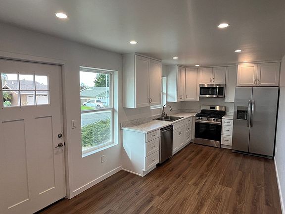 2nd image of 1547A Tiffany Park Cir
