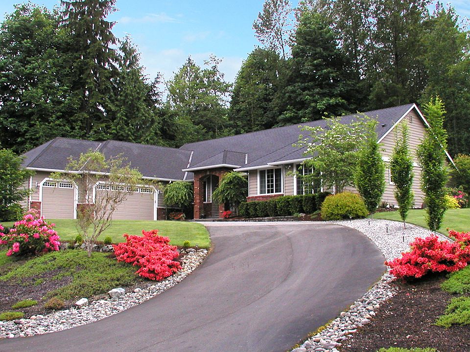 www.LamoureuxRealEstate.com