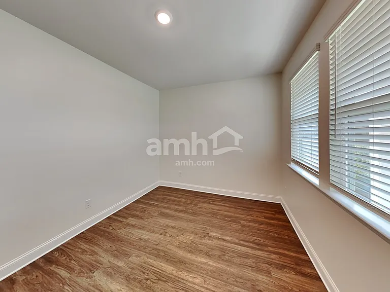 4901 Wilcrest Ct — Photo 8