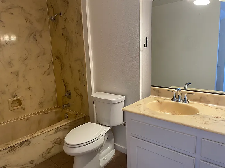 828 W 2nd St — Photo 13