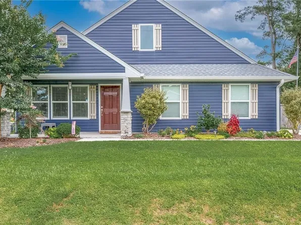 300 Snowberry Ln, Chesapeake, VA 23320