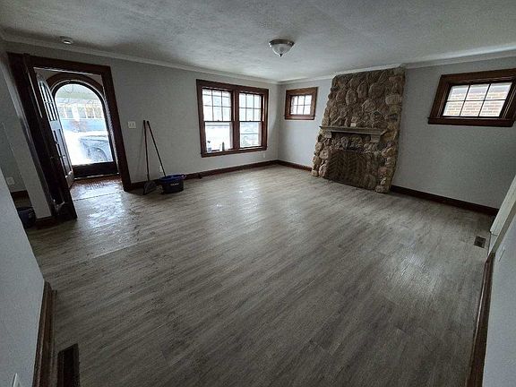 5th image of 2483 La Salle Ave