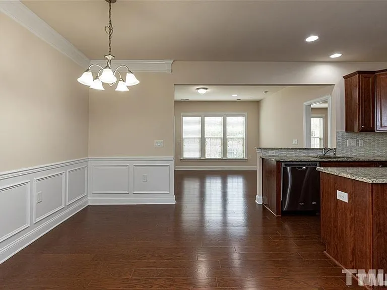 407 Daylin Dr — Photo 5