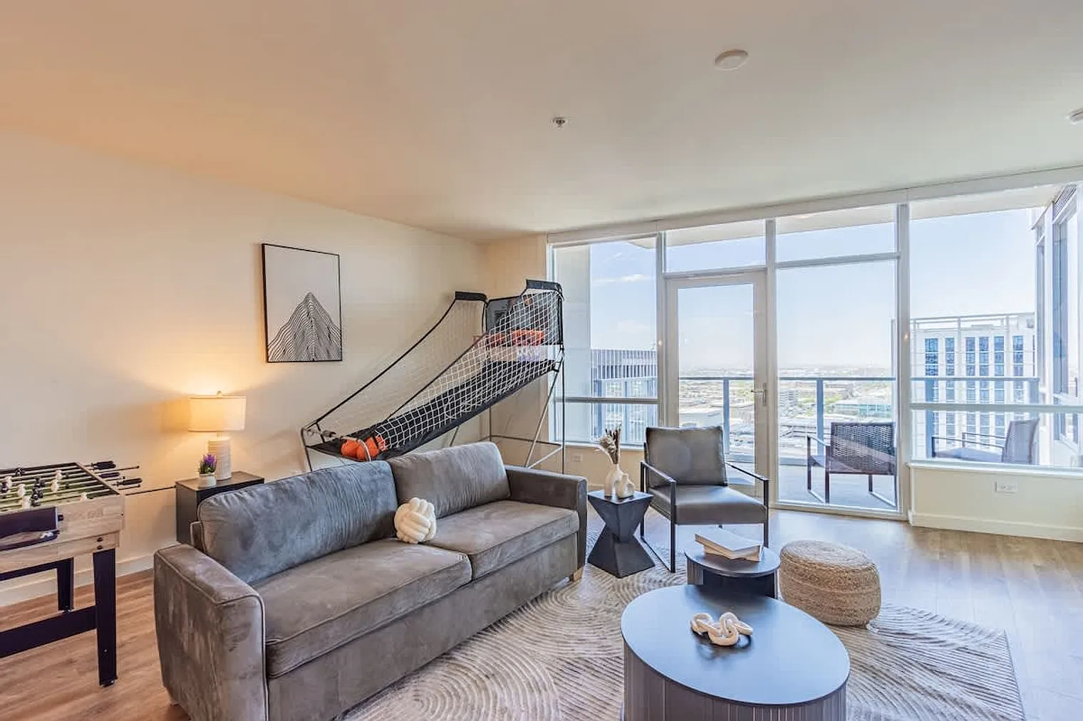 1 bed, 1.0 bath, 1130 sqft, $2,862 — Photo 4