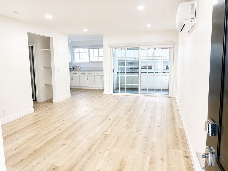 835 S Sherbourne Dr #3 — Photo 3