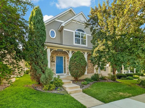 10008 Iris Ln, Eden Prairie, MN 55347