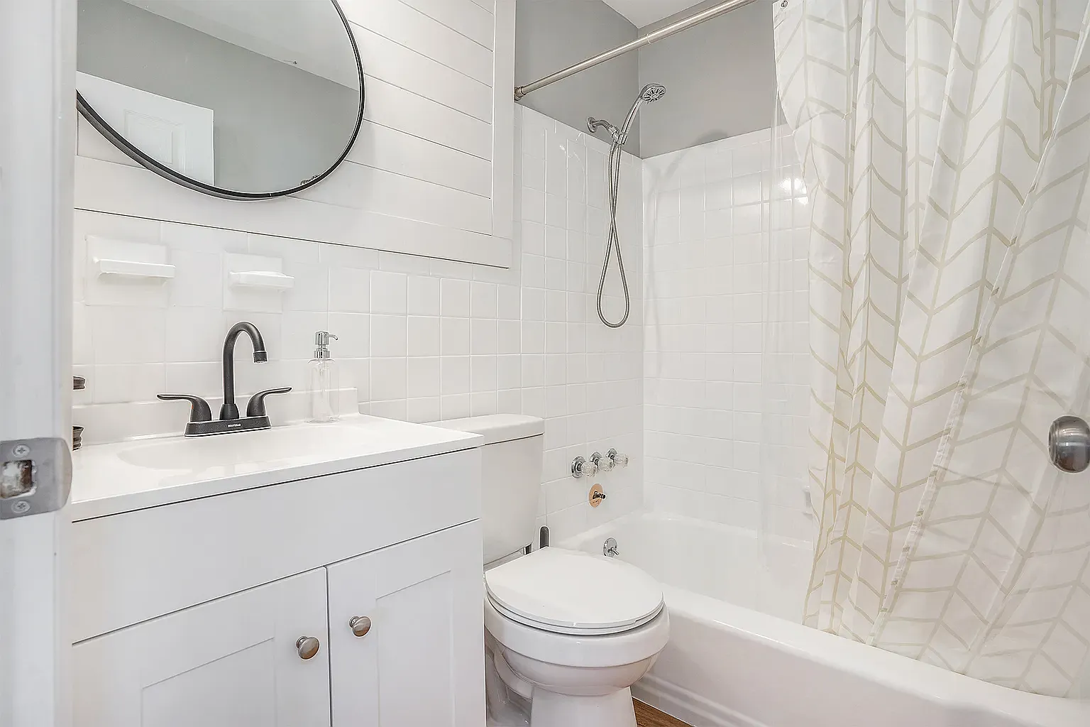 2 bed, 750 sqft, $1,700 — Photo 3