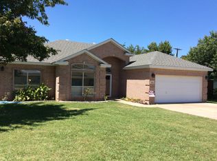 302 South Cir, Grandview, TX 76050