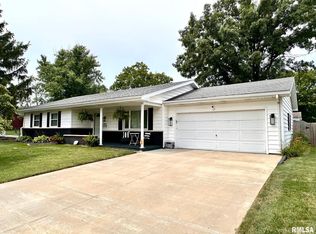 7 Merrygrove Dr, Jacksonville, IL 62650