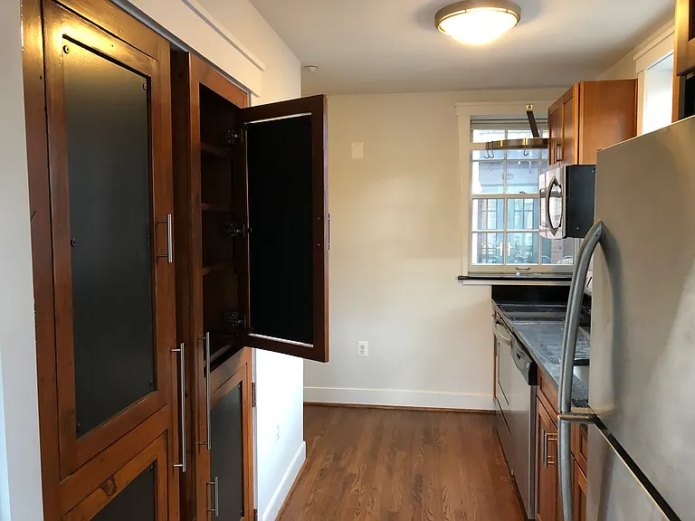 510 8th St NE #4 — Photo 5