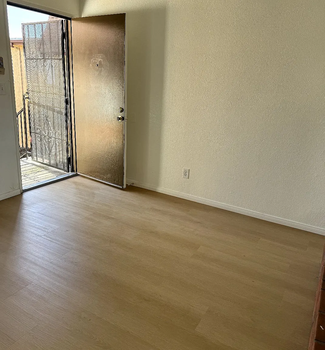3730 43rd St — Photo 3