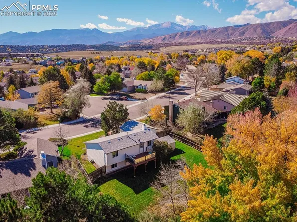 422 Saddlemountain Rd, Colorado Springs, CO 80919
