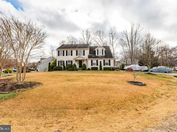 1 Lynchester Dr, Fredericksburg, VA 22406