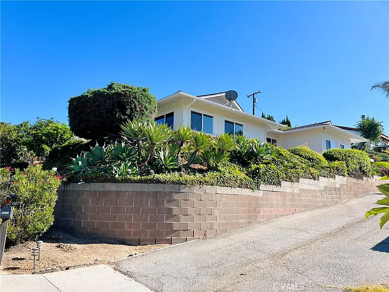 2277 Alexdale Ln — Photo 2
