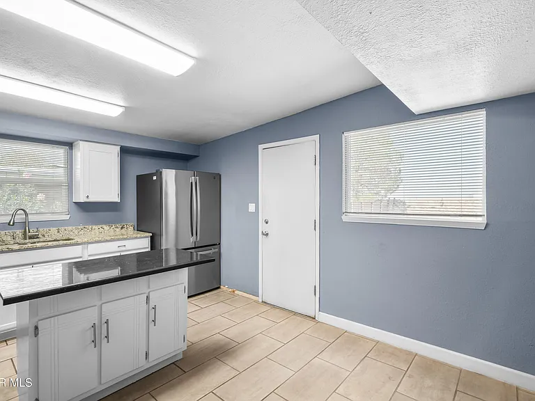 3977 Las Casitas Dr #B — Photo 17