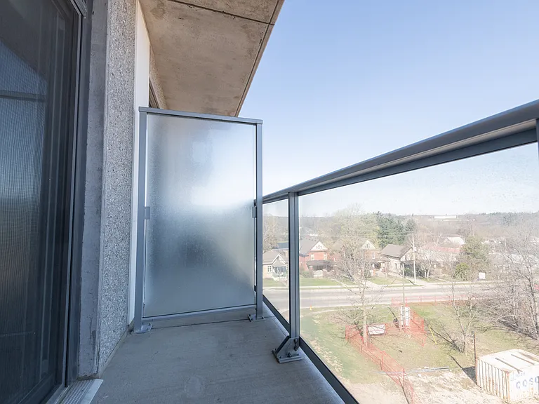 528 Lancaster St W — Photo 15