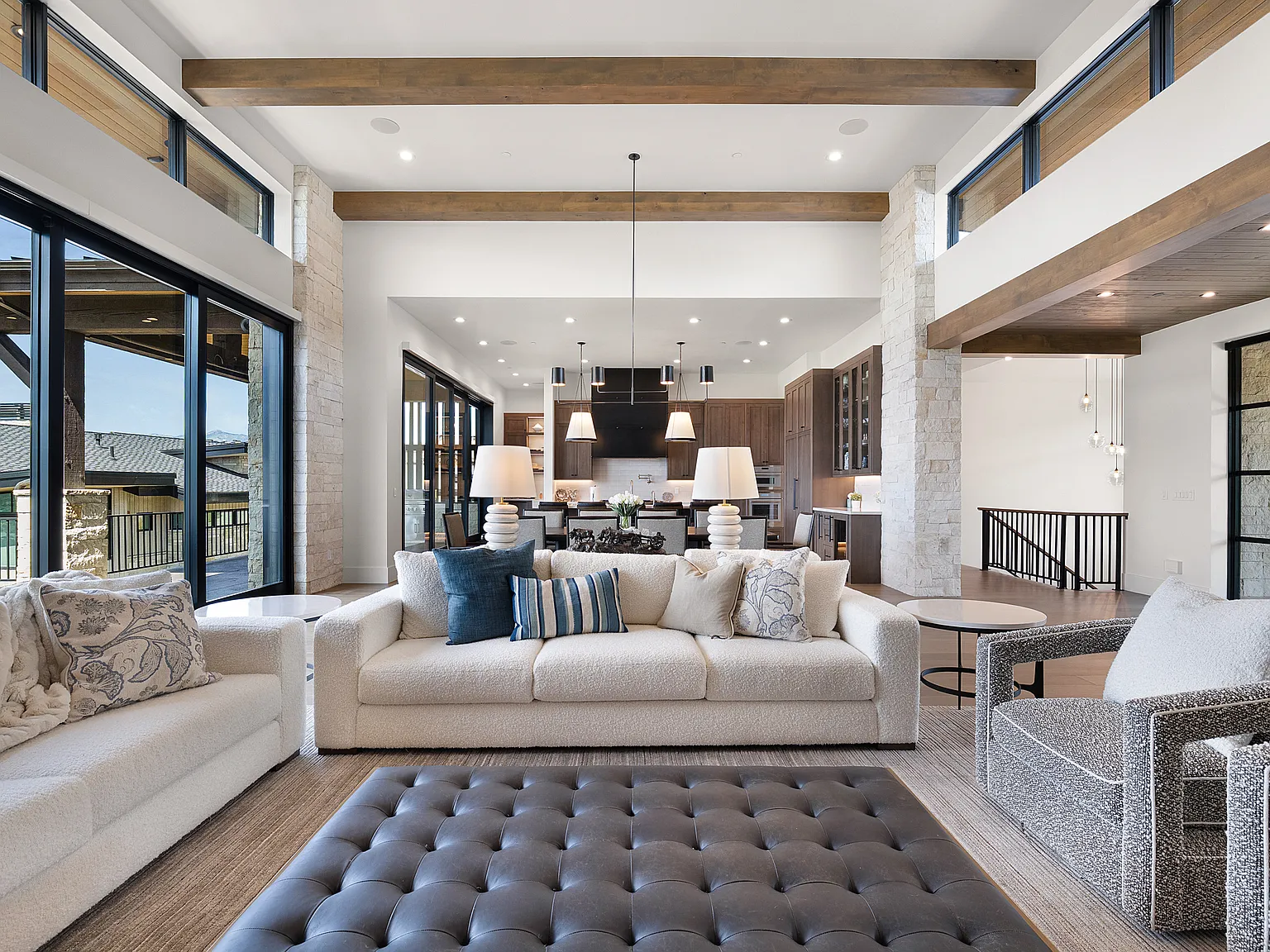 5 bed, 6.5 bath, 6200 sqft, $40,000 — Photo 3